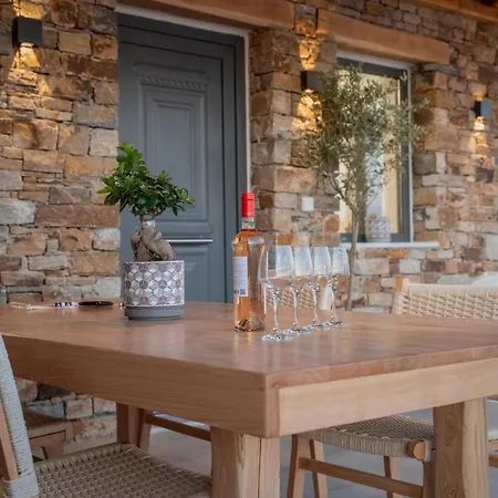 Stone Waves Apartment